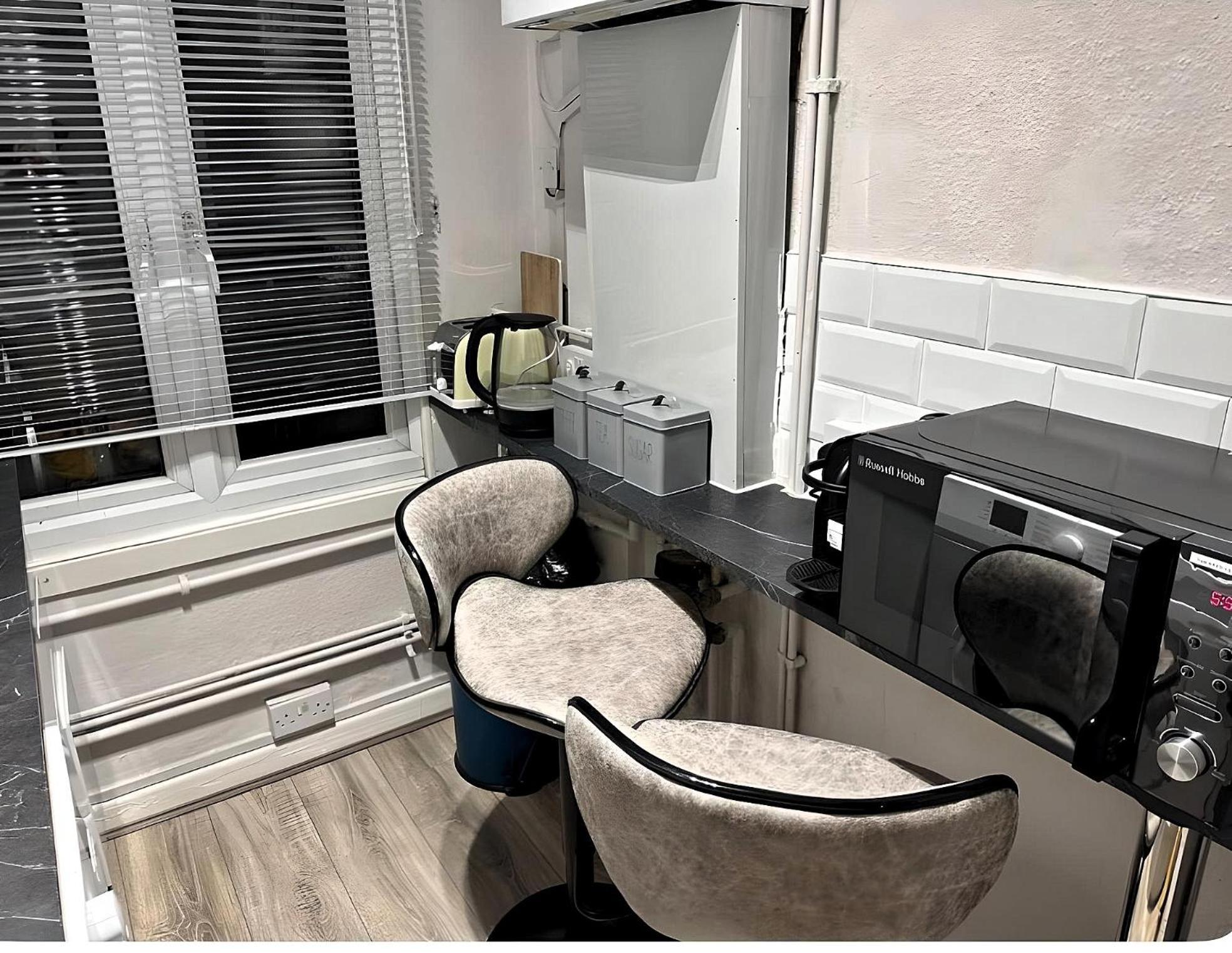Appartamento Brixton Hill Retreat Modern And Cosy Londra Esterno foto
