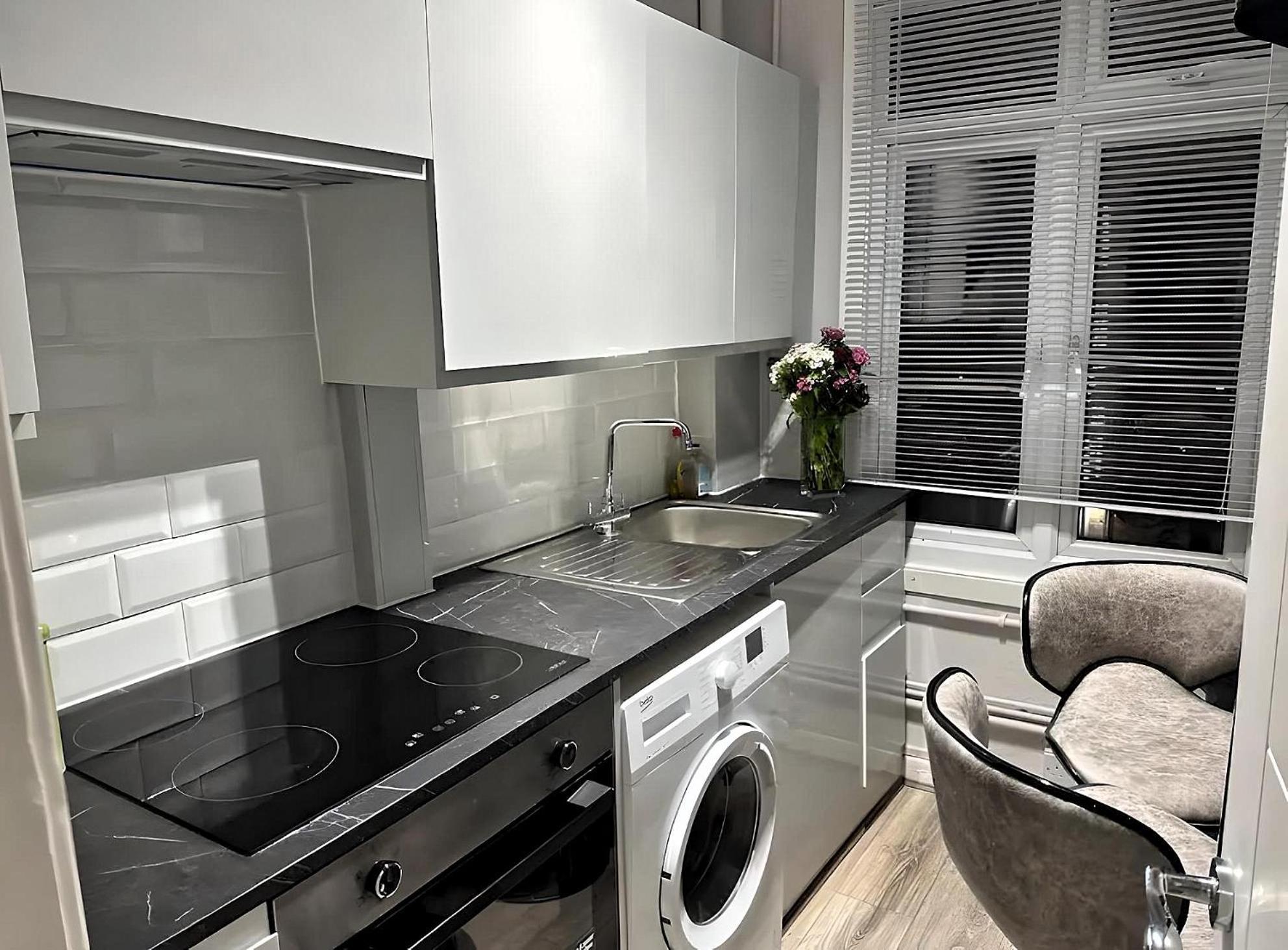 Appartamento Brixton Hill Retreat Modern And Cosy Londra Esterno foto