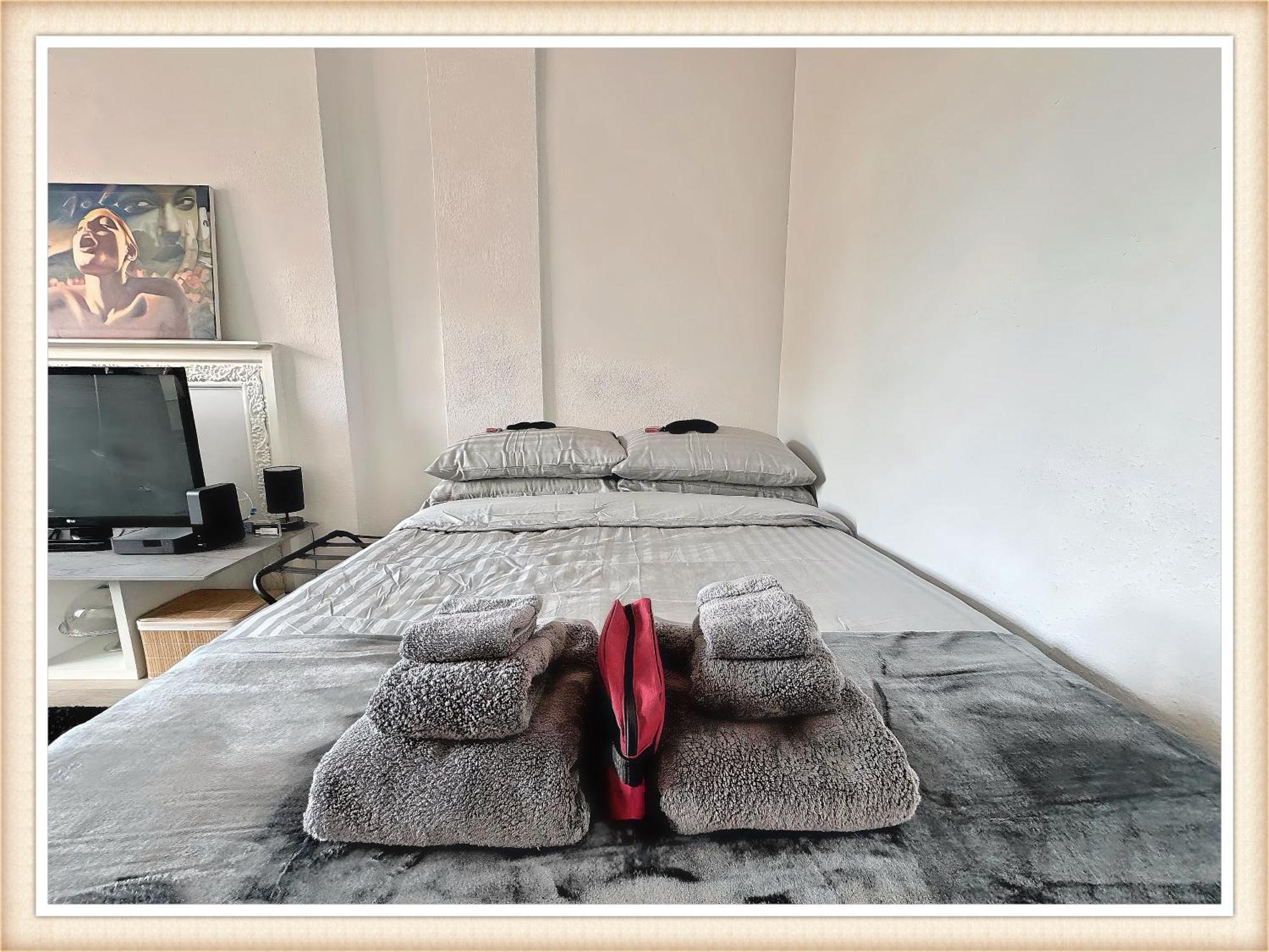Appartamento Brixton Hill Retreat Modern And Cosy Londra Esterno foto