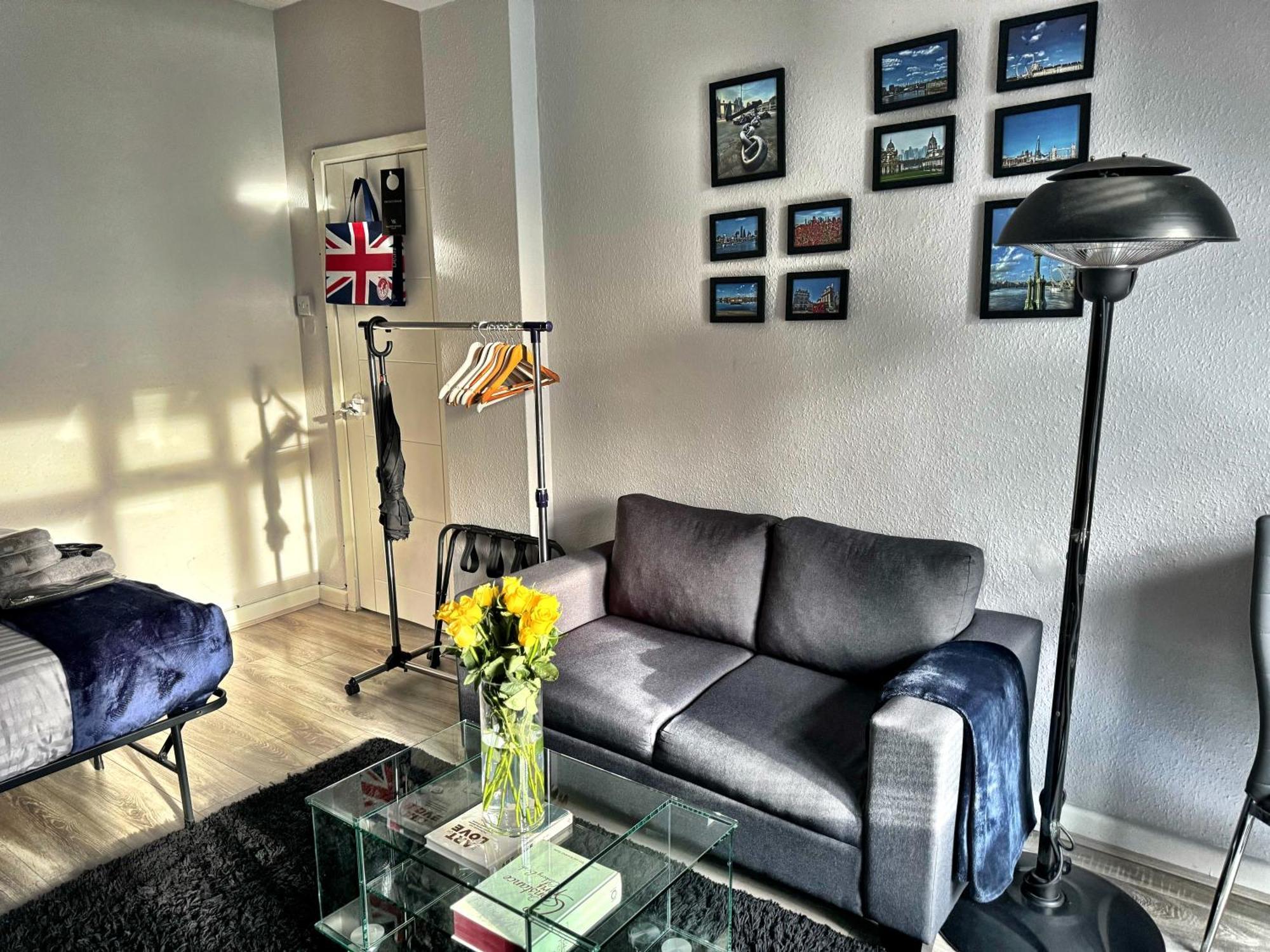 Appartamento Brixton Hill Retreat Modern And Cosy Londra Esterno foto