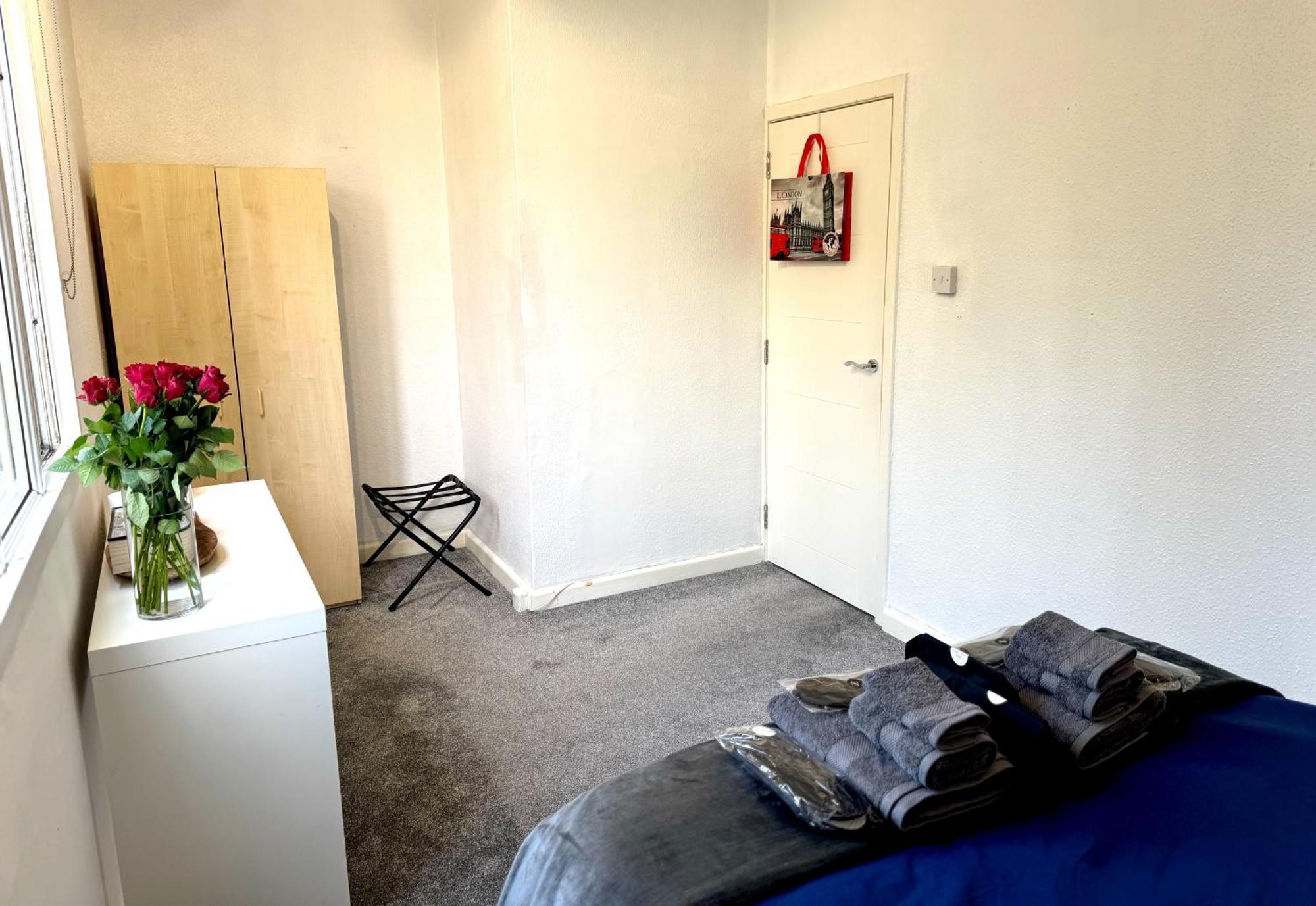 Appartamento Brixton Hill Retreat Modern And Cosy Londra Esterno foto